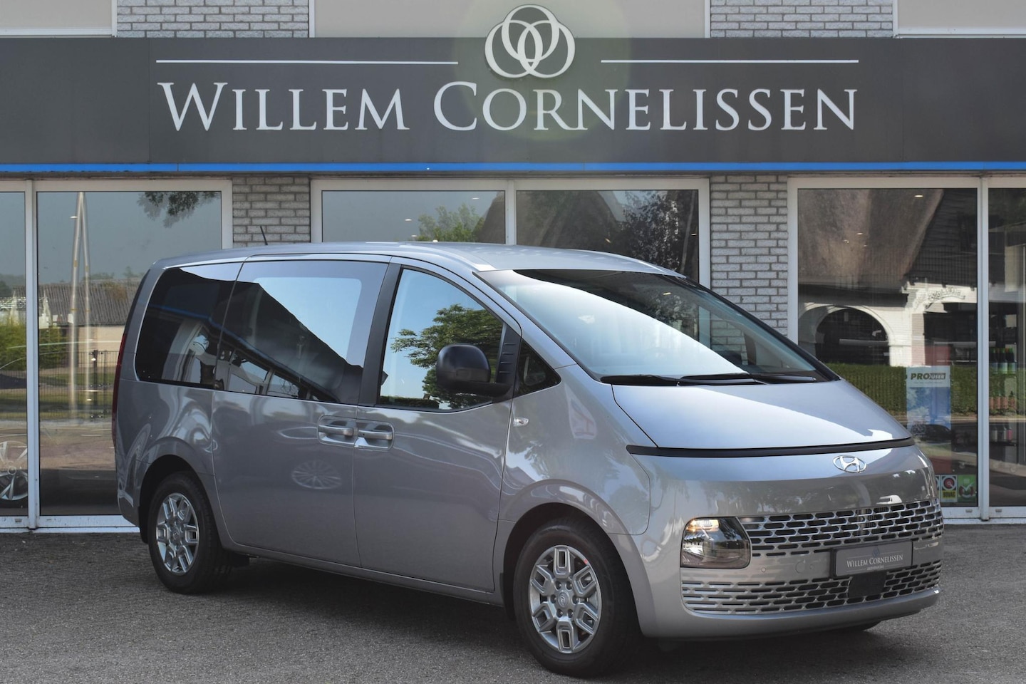 Hyundai Staria - 2.2D 177 PK Aut - AutoWereld.nl