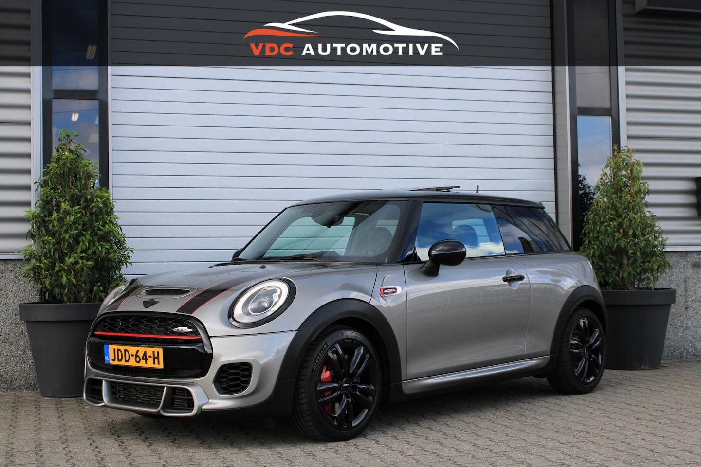 MINI John Cooper Works - Mini 2.0 Chili Melting Silver | 231 PK | Pano | Yours Leder | Comfort Access | Camera | Bl - AutoWereld.nl