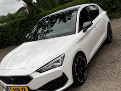 CUPRA Leon - 1.4 e-Hybrid Adrenaline 259PK l Panorama dak l Sfeerverlichting l Sportvelgen l Flippers l Stoel- en stuurverwarmi