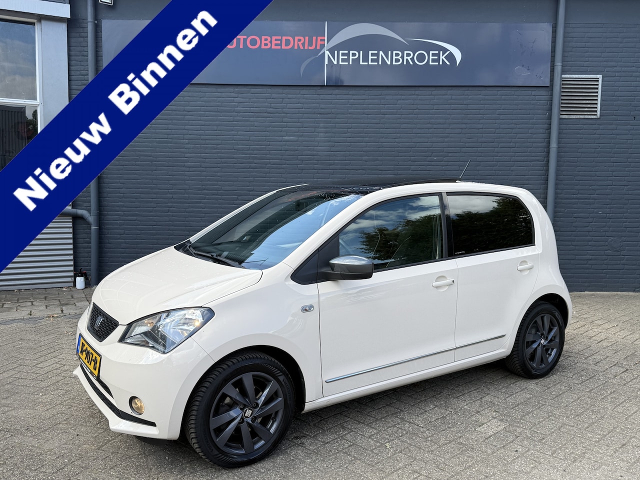 SEAT Mii - 1.0 Mii by Mango Bj 2016 km 44.000 Apk 02-2026 Schuifdak,Luxe bekleding,Airco,14Inch - AutoWereld.nl