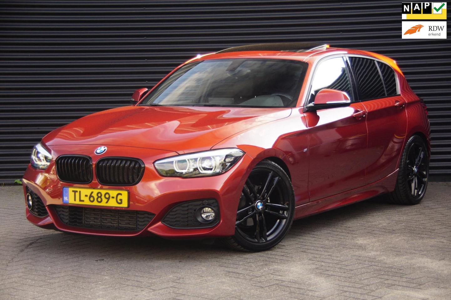 BMW 1-serie - 118i M Sport Shadow High Exe. | Schuifdak | Carplay | Leder | VOL | - AutoWereld.nl