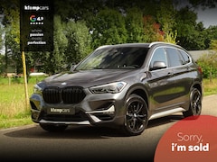 BMW X1 - sDrive20i Executive | Camera | Nav | M-sportstuur | Zw.hemel | 18" | Uniek kmst