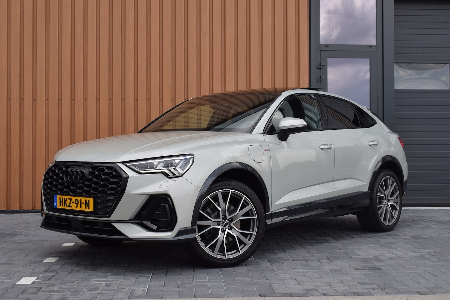 Audi Q3 Sportback - 45 TFSIe S-line | Pano | Camera | 20" - AutoWereld.nl