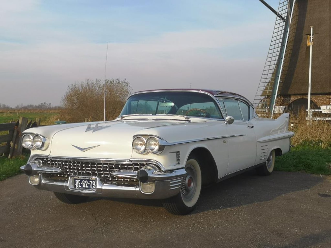 Cadillac De Ville - COUP TWO TONE Lpg, super leuk rijdend - AutoWereld.nl