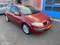Renault Mégane - 2.0-16V Privilège Luxe