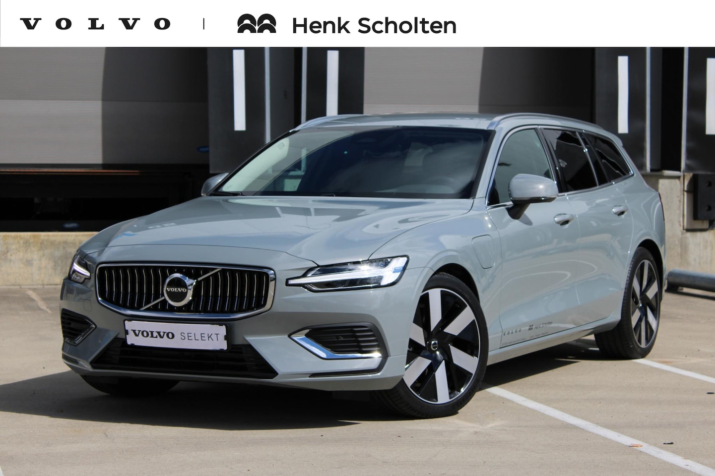 Volvo V60 - T6 Plug-in hybrid AWD Essential | - AutoWereld.nl