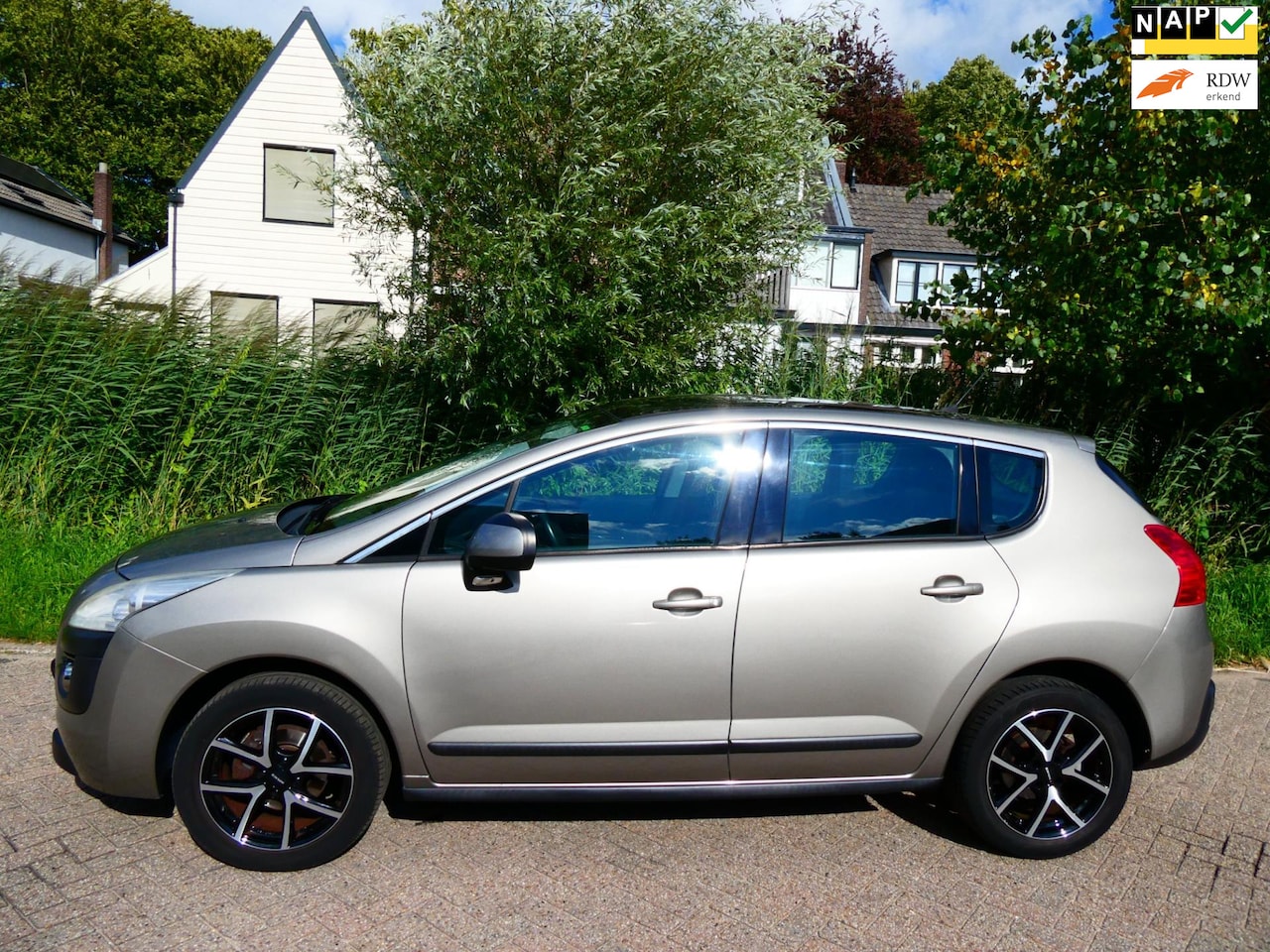 Peugeot 3008 - 1.6 VTi ST Clima Cruise Navi Trekhaak 1500kg. Hoge instap - AutoWereld.nl