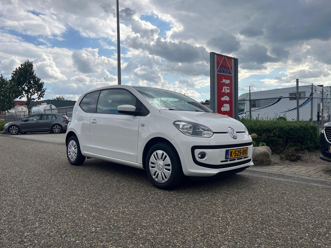 Volkswagen Up! - 1.0 groove up! BlueMotion | Airco | parkeersensor | Cruise Control | Stoelverwarming - AutoWereld.nl