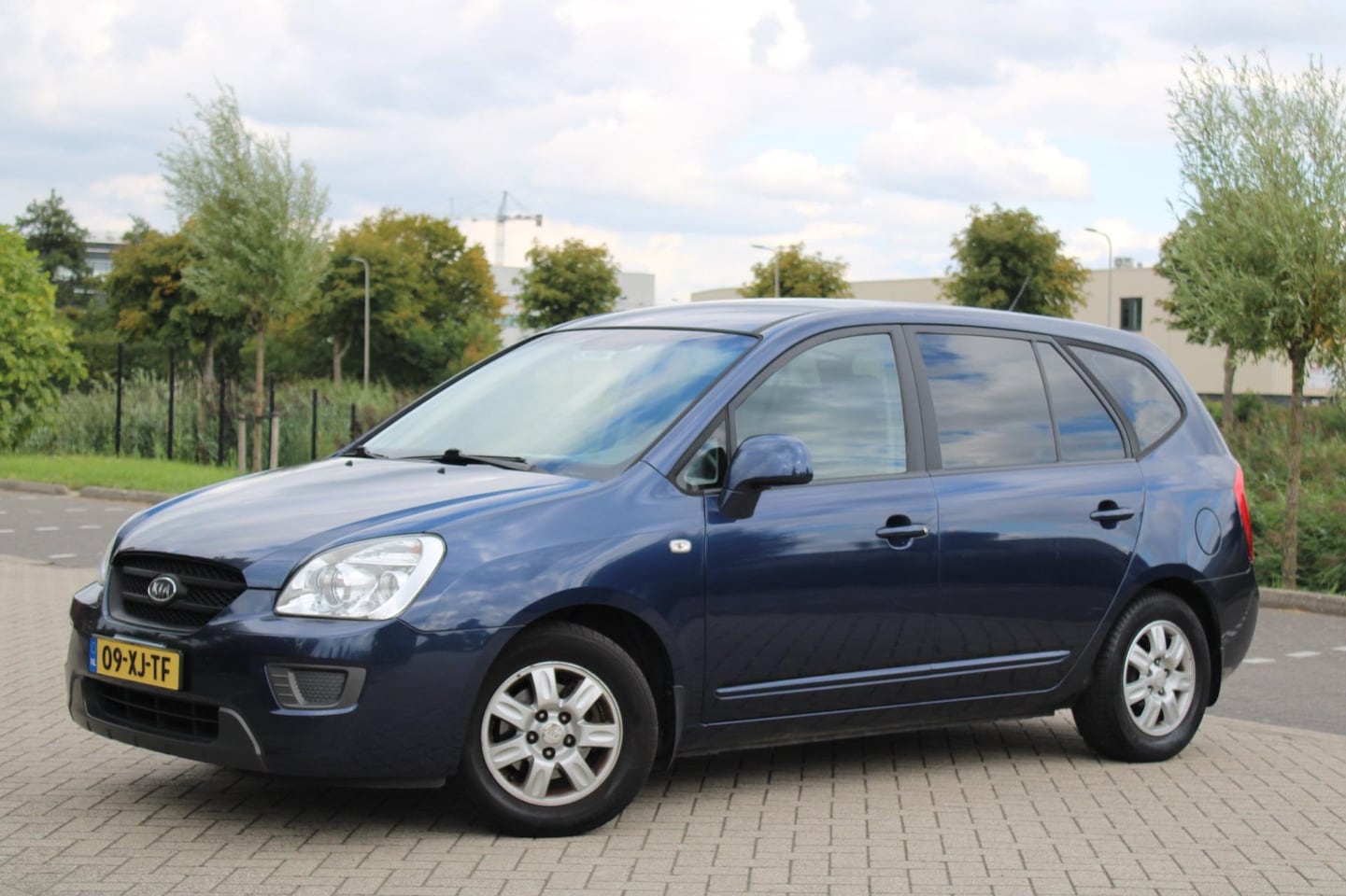 Kia Carens - 2.0 CVVT X-tra l Airco l Elek Pak l LMV - AutoWereld.nl