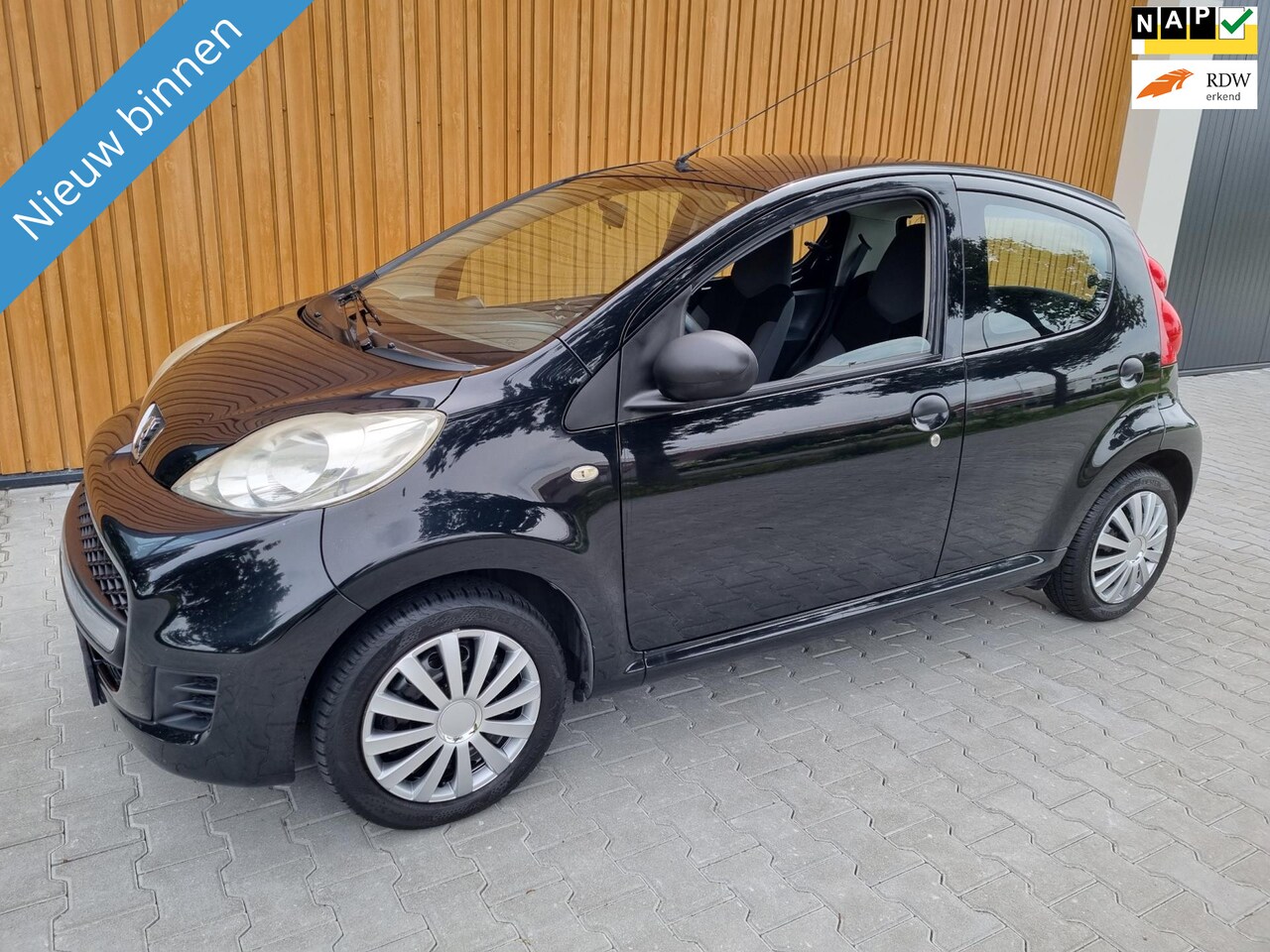 Peugeot 107 - 1.0-12V XR|5-deurs|Bj2011|Nw-Koppeling - AutoWereld.nl