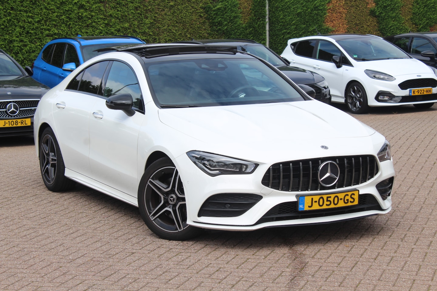 Mercedes-Benz CLA-Klasse - 200 Business Solution AMG / Panoramadak / Camera / Memory seats / 18'' / Keyless / Matrix - AutoWereld.nl