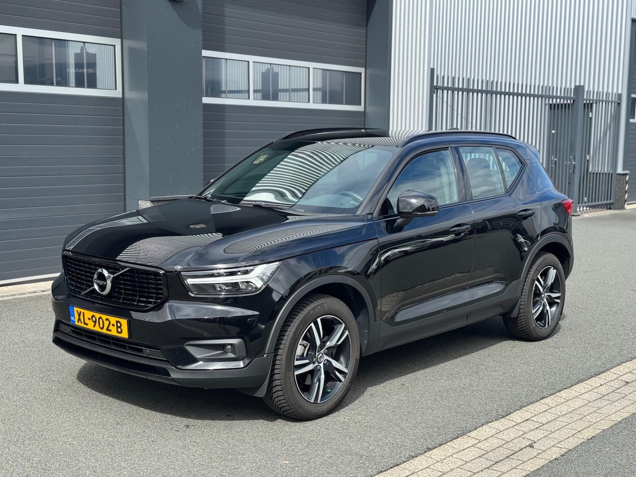 Volvo XC40 - 2.0 T4 R-Design 2.0 T4 R-Design - AutoWereld.nl
