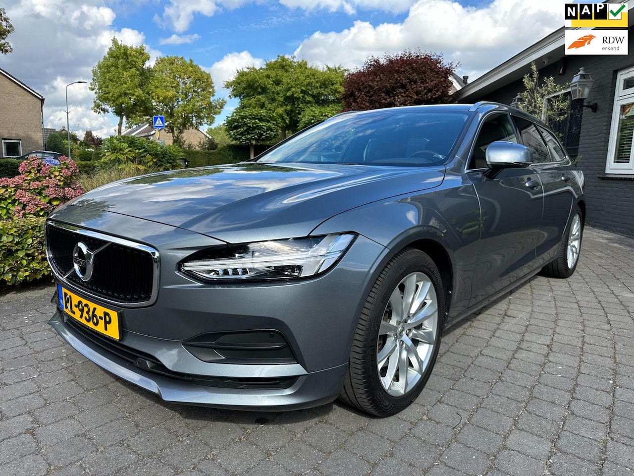 Volvo V90 - 2.0 D5 AWD Momentum 2.0 D5 AWD Momentum, Org NL, Dealer onderhouden - AutoWereld.nl