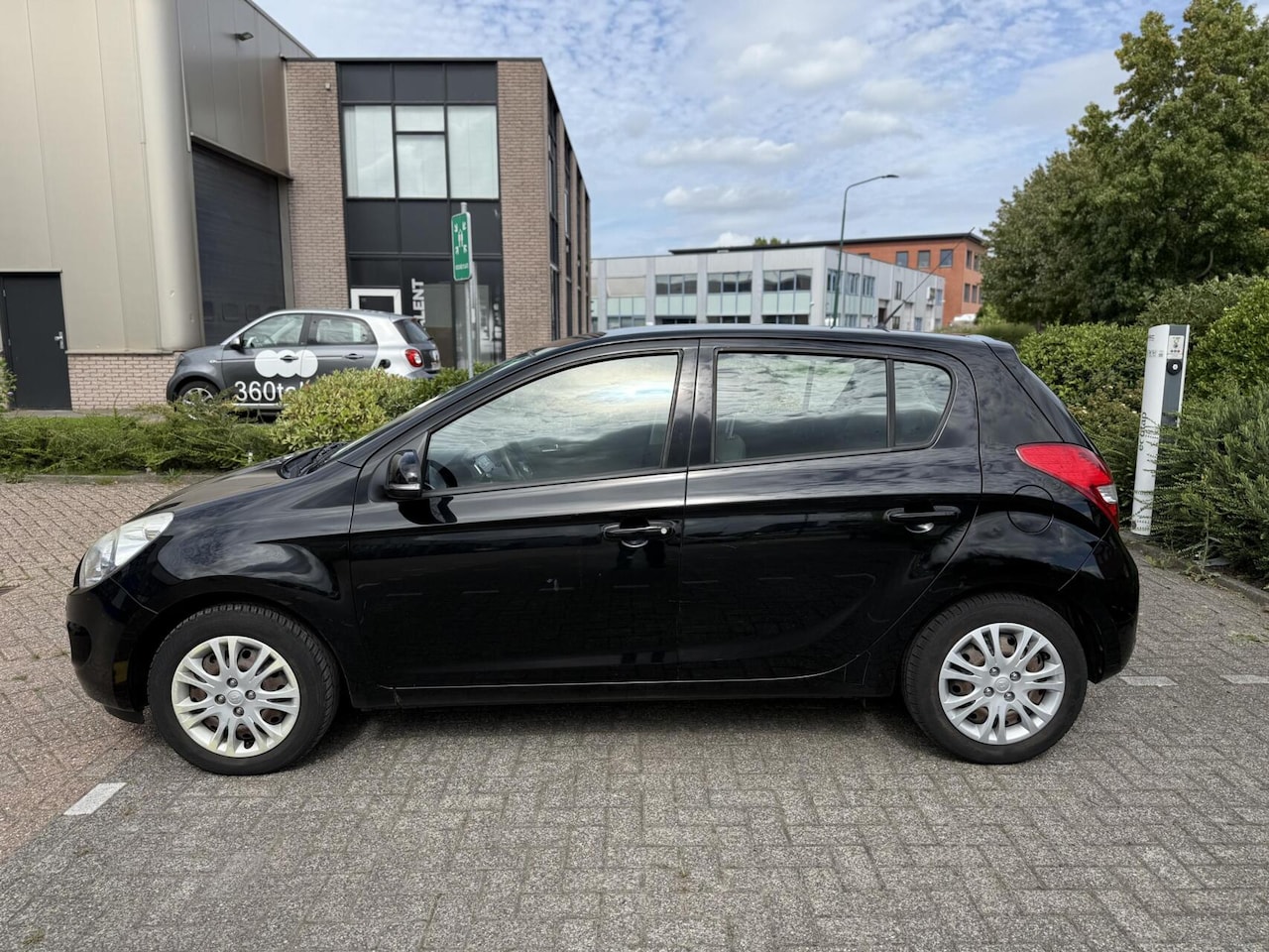 Hyundai i20 - 1.2i 2011 5-deurs Parkeersensoren Airco AUX - AutoWereld.nl