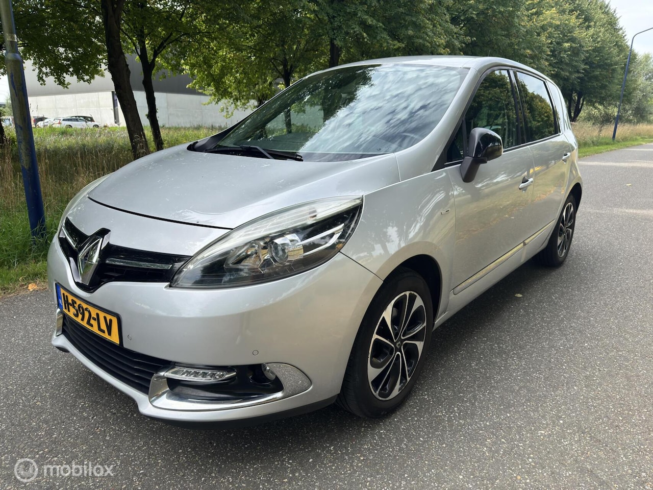 Renault Scénic - 1.2 TCe Bose *LAGE KM*KETTING VV*PARKEERSENSOREN - AutoWereld.nl