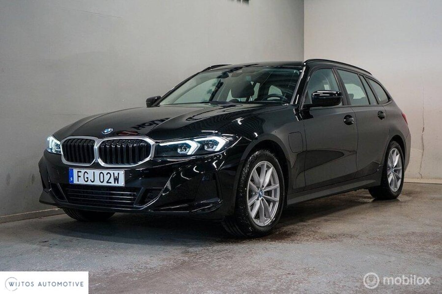 BMW 3-serie Touring - 330e xDrive 330e xDrive, trekhaak - AutoWereld.nl