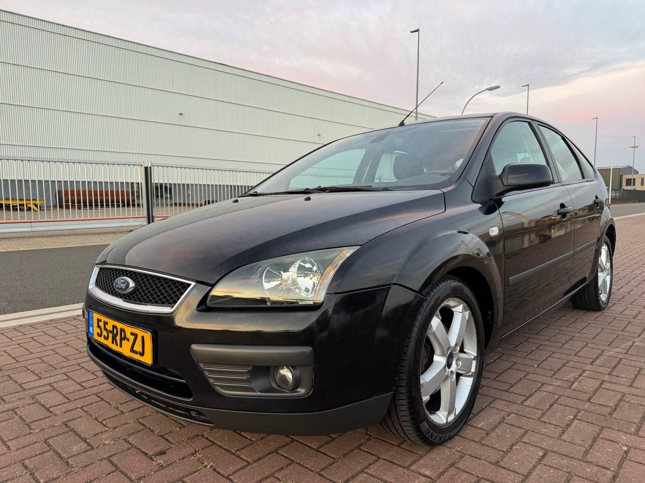Ford Focus - 1.6-16V /Airco/Cruise/Trekhaak/Nieuwe APK - AutoWereld.nl
