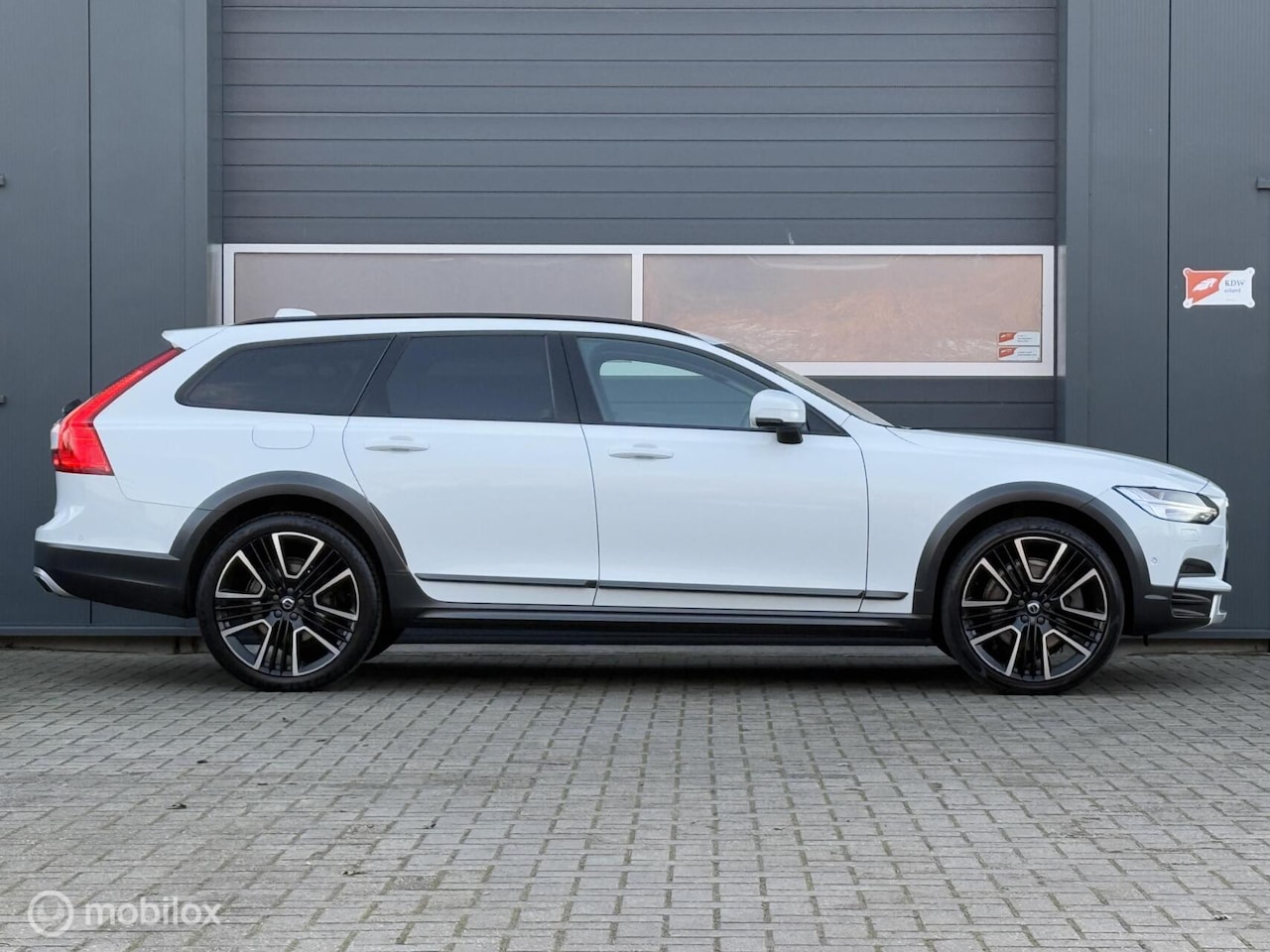Volvo V90 Cross Country - 2.0 D4 AWD Geartronic-8 /Pilot Assist/Aut.inparkeren/Trekhaak/Adap CC/Winterline/21inch/De - AutoWereld.nl