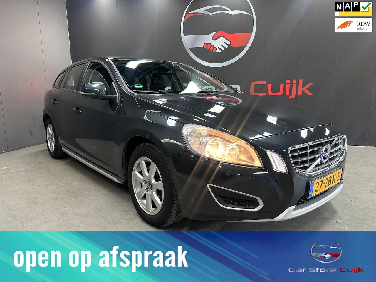 Volvo V60 - 1.6 T3 Kinetic | Automaat | Trekhaak | Cruise - AutoWereld.nl