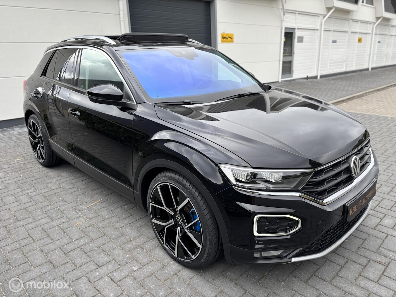 Volkswagen T-Roc - 1.0 TSI Business Panoramadak 19 inch LED - AutoWereld.nl