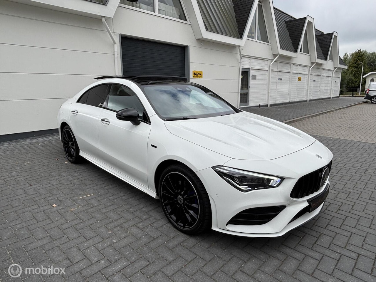 Mercedes-Benz CLA-Klasse - 250 e AMG Panodak Burmester Trekhaak - AutoWereld.nl