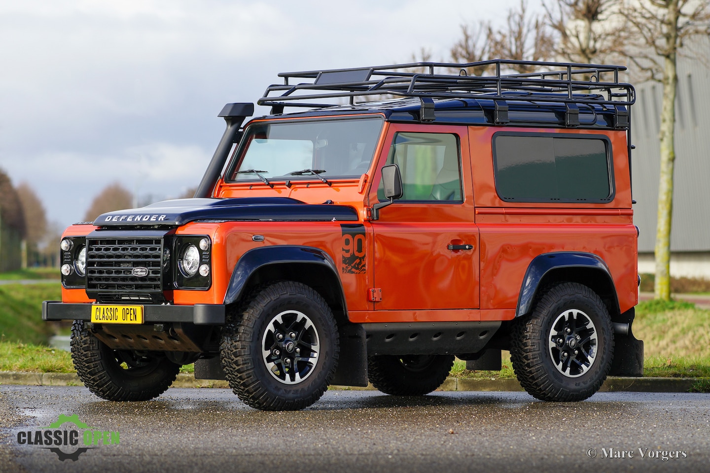 Land Rover Defender - 2.2 D SW 90" Adventure+ Limited Edition 150 PK - AutoWereld.nl