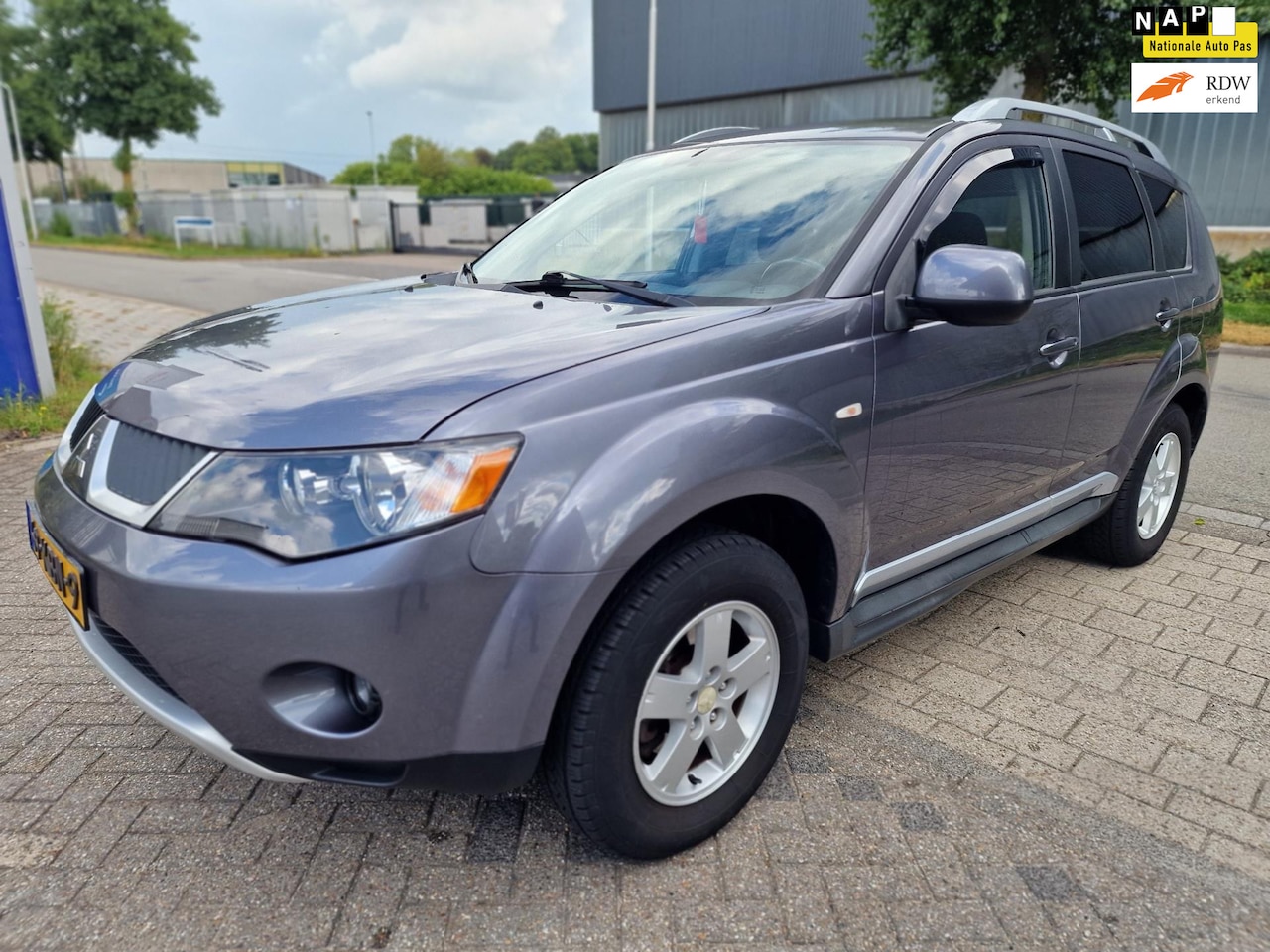 Mitsubishi Outlander - 2.4 Inspire 2WD 2.4 Inspire 2WD, Apk, Nap, Zeer goed rijdend, Inruil mogelijk. - AutoWereld.nl