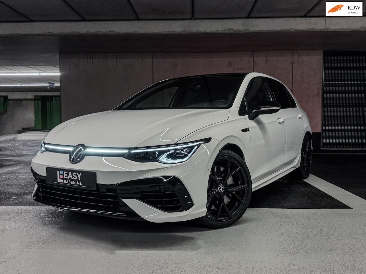 Volkswagen Golf - 2.0 TSI R Akrapovic 4Motion + Drift mode | H&K | 19'' Estoril - AutoWereld.nl