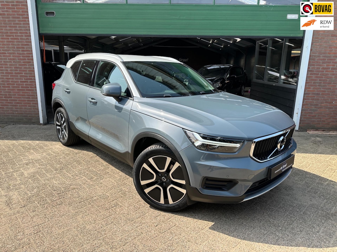 Volvo XC40 - 2.0 T4 R-Design|NAVI/H&K/CAMERA/ACC/CAR-PLAY/2TONE - AutoWereld.nl