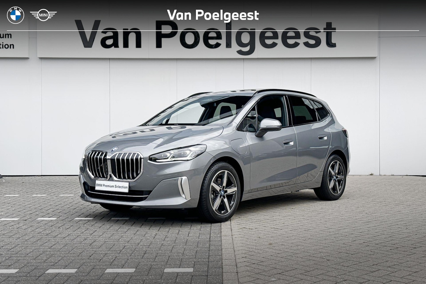 BMW 2-serie Active Tourer - 225e xDrive Panoramadak | Trekhaak | Head UP display | Summer Sale 75 - AutoWereld.nl