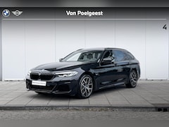BMW 5-serie Touring - 530e xDrive M-Sport / Glazen Schuifdak / Cruise Control Adaptief / Parking Assistant / 19