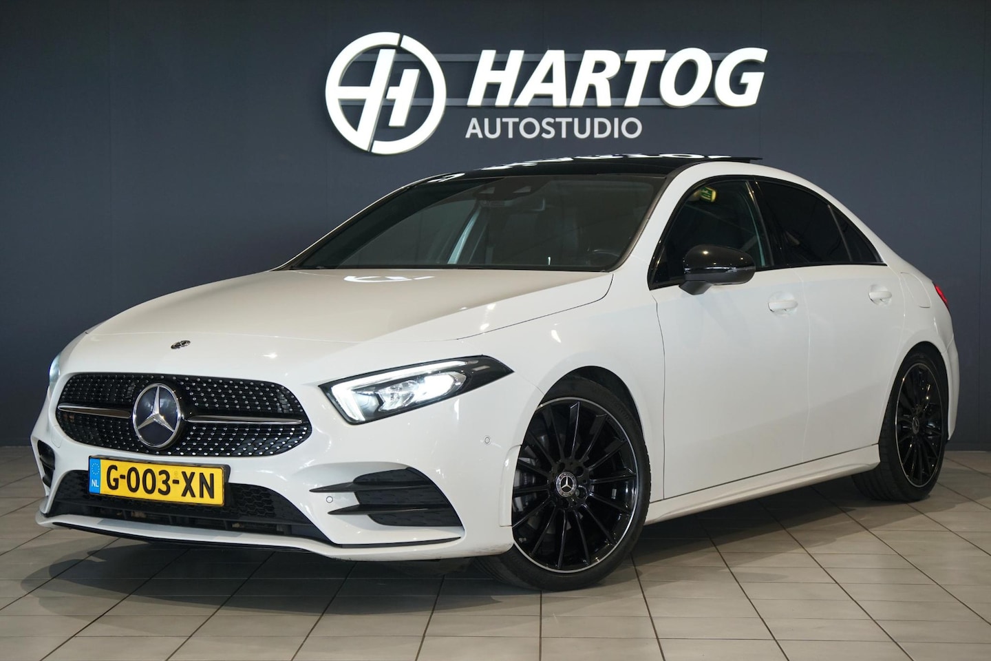 Mercedes-Benz A-klasse - 180 AMG Line + SCHUIFDAK / CARPLAY / NIGHTPAKKET / WIDESCREEN / CAMERA - AutoWereld.nl