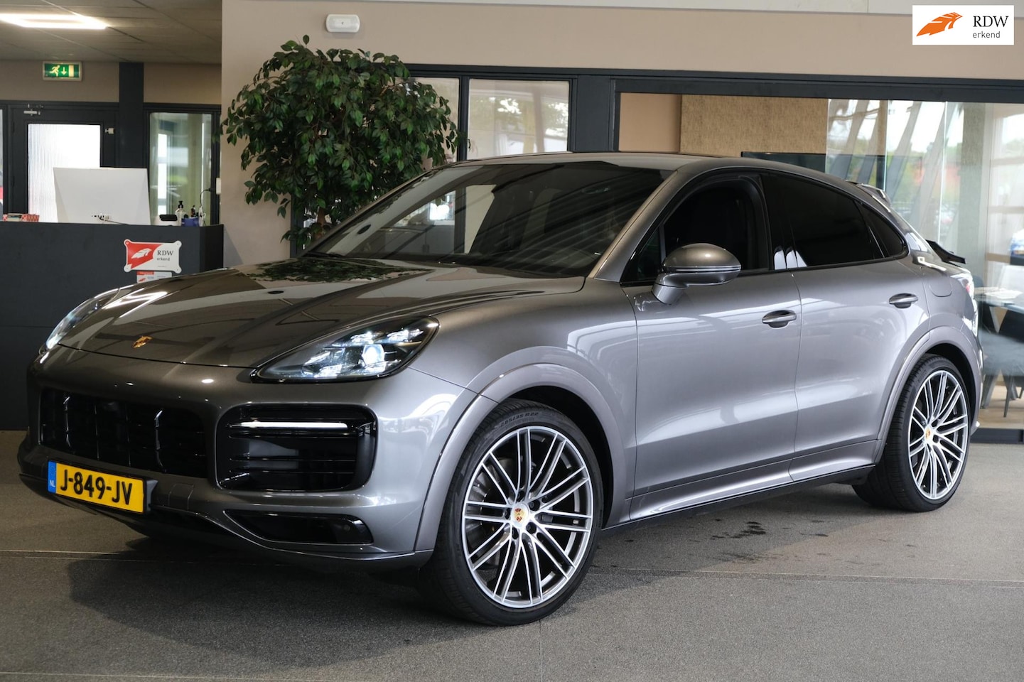 Porsche Cayenne Coupé - 3.0 E-Hybrid SportDesign 462PK Pano Trek Lucht Leder Led - AutoWereld.nl