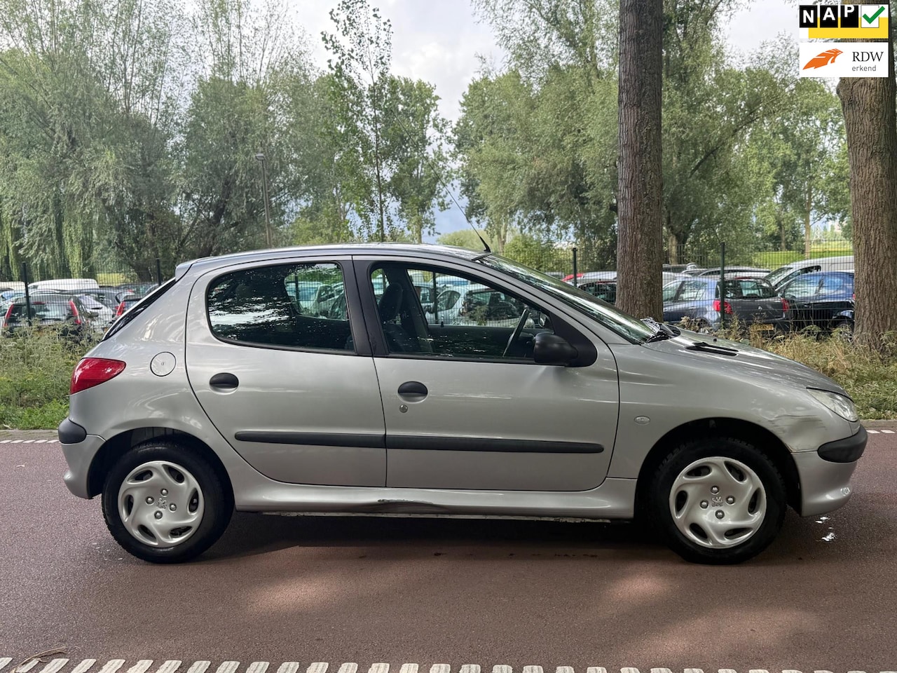 Peugeot 206 - 1.4 XR LAGE KM!5DEURS!APK!KOOPJE! - AutoWereld.nl