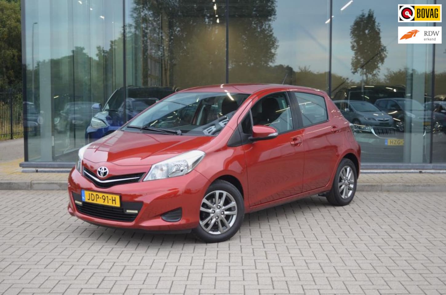 Toyota Yaris - 1.3 VVT-i Comfort | Stoelverwarming | Voor- verwarming | Achteruitrijcamera - AutoWereld.nl