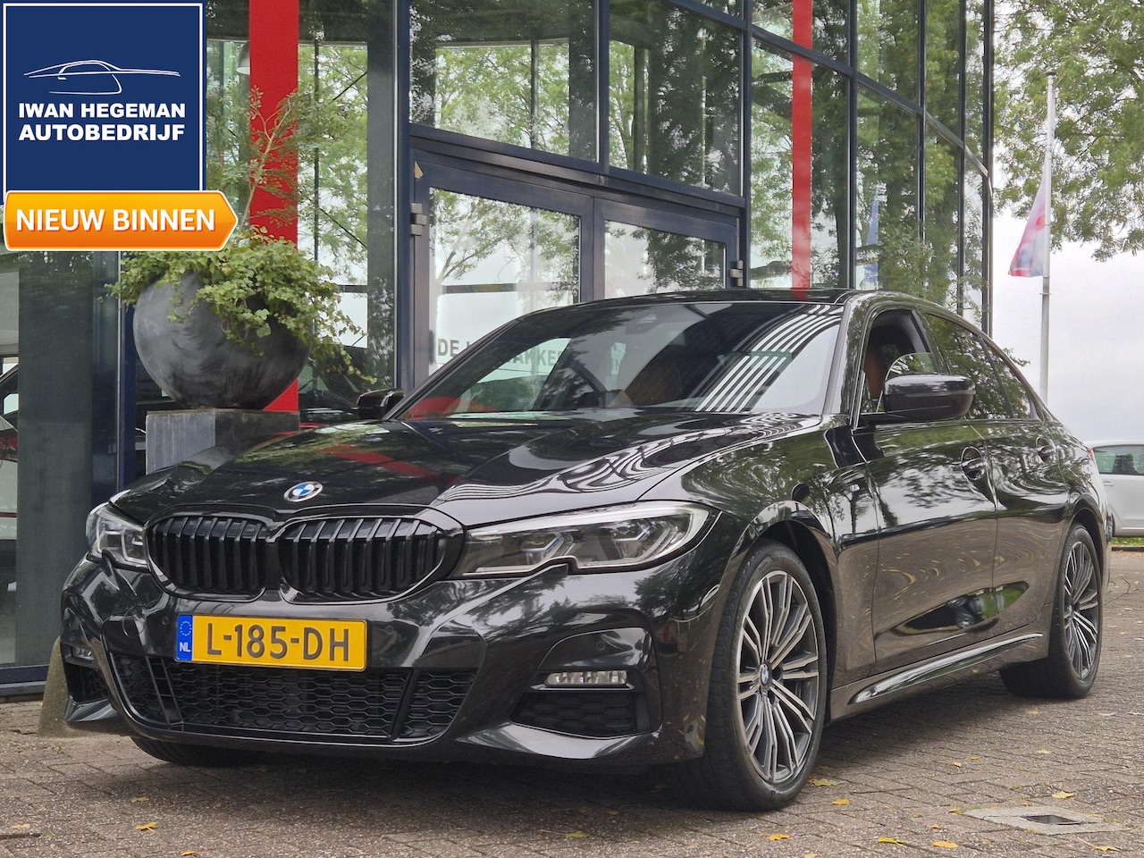 BMW 3-serie - 318i High Executive | M Sport Pack | PDC+Camera | Climate | Pano Dak | Leder | - AutoWereld.nl