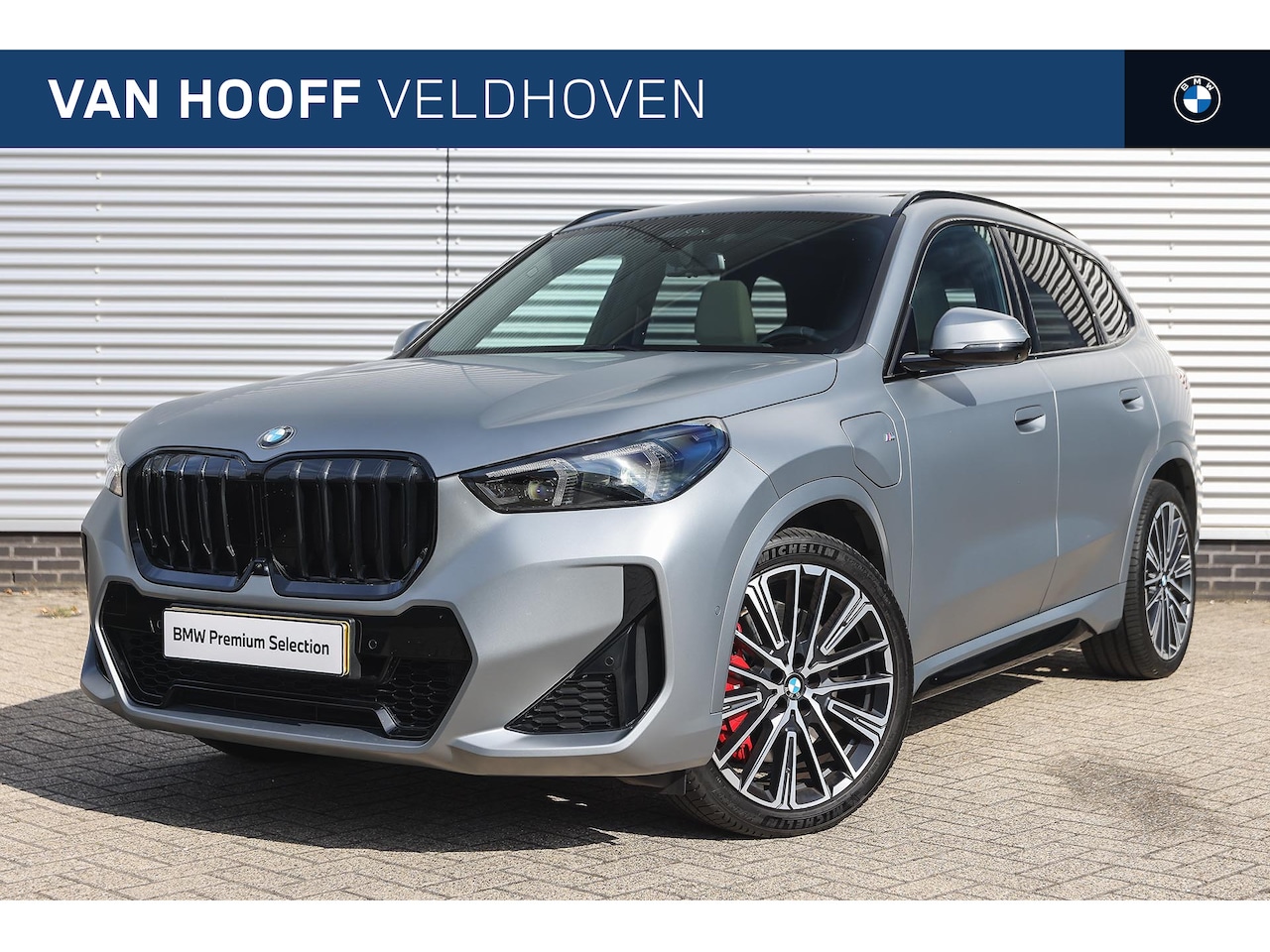 BMW X1 - xDrive30e High Executive M Sport Automaat / Panoramadak / Sportstoelen / M Adaptief onders - AutoWereld.nl