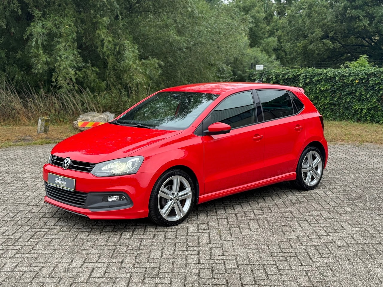 Volkswagen Polo - 1.2 TSI Highline R-LINE I UNIEK I 105PK I 6BAK I LEER I NIEUWE REMMEN - AutoWereld.nl