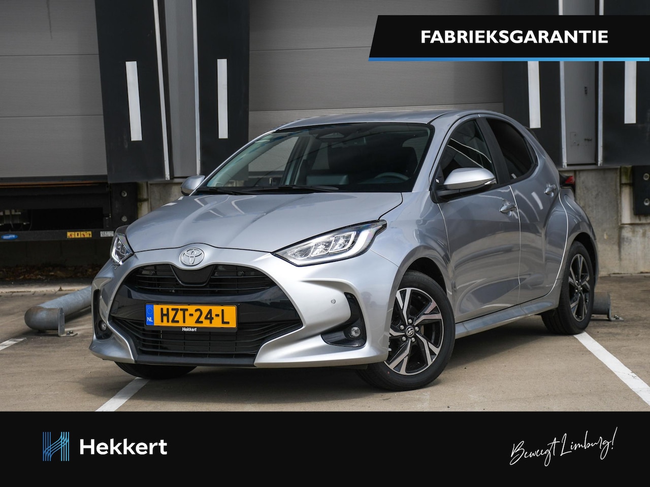 Toyota Yaris - Dynamic 1.5 Hybrid 115pk Automaat 16''LM | STOELVERW. VOOR | ADAPT. CRUISE | DAB | PDC + C - AutoWereld.nl