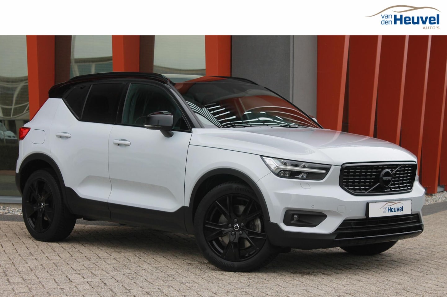 Volvo XC40 - T4 Recharge R-Design | Parkeercamera | Pilot Assist | Harman / Kardon | Stoelverwarming | - AutoWereld.nl