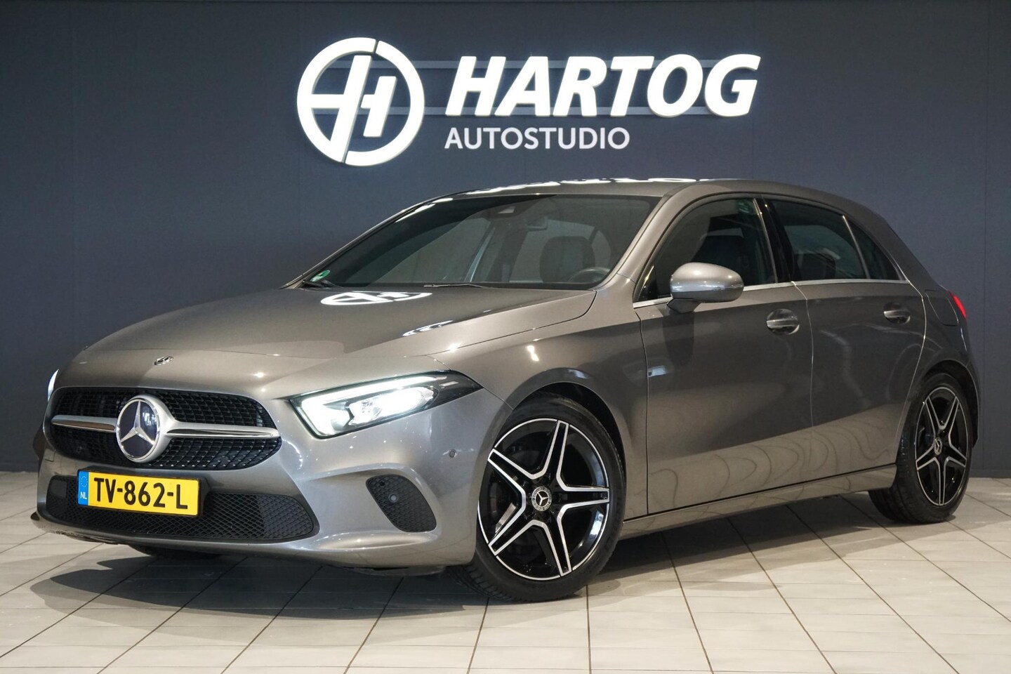 Mercedes-Benz A-klasse - 180 d AUTOMAAT + AFNEEMBARE TREKHAAK / 18'' / LED / CAMERA - AutoWereld.nl