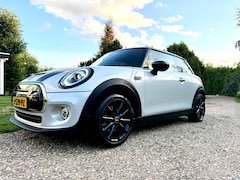 MINI Mini-Electric - Essential S Black Pack|17 inch|Apple Carplay