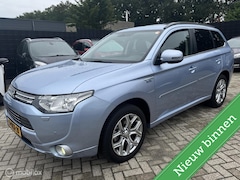 Mitsubishi Outlander - 2.0 PHEV Instyle DAKJE / LEER / TREKHAAK / ROCKFORT