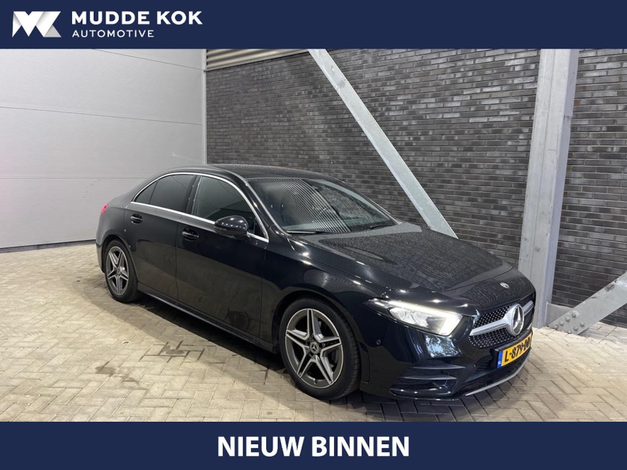 Mercedes-Benz A-klasse - 180 Premium Plus | Stoelverwarming | Getint Glas | 18 Inch | Sportstoelen - AutoWereld.nl