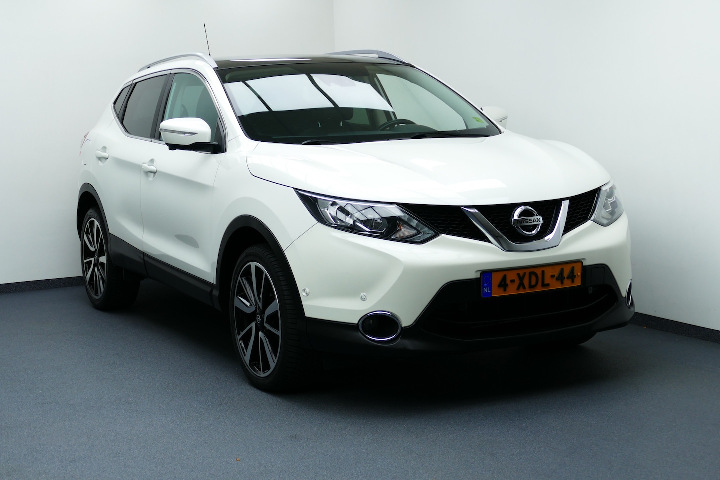 Nissan Qashqai - 1.2 Premier Edition. Panodak, Leer, Stoelverw, Led Koplampen, 360 Camera, 19"LMV - AutoWereld.nl