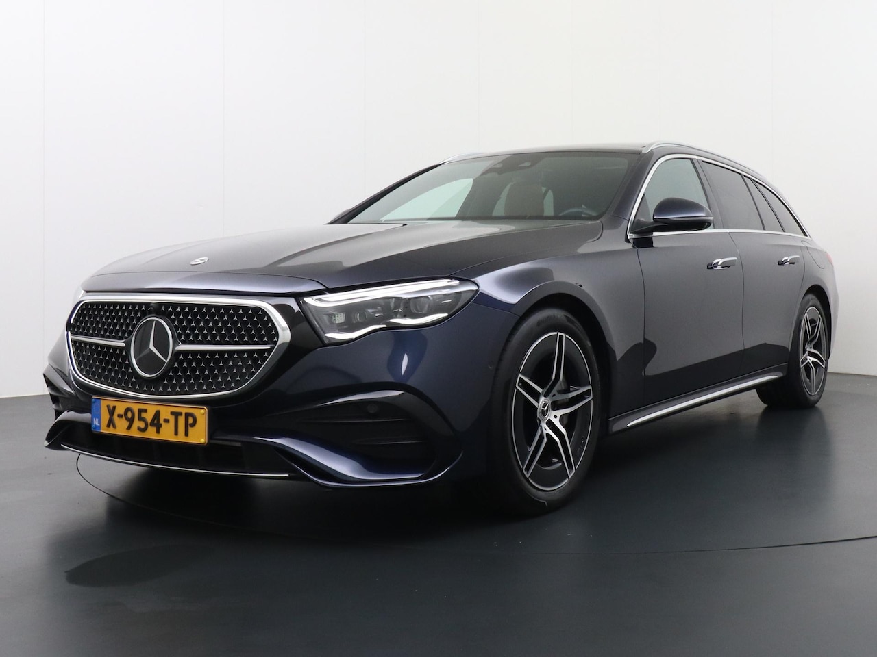 Mercedes-Benz E-klasse Estate - 300 e AMG Line Panoramadak, Wegklapbare trekhaak, Superscreen, - AutoWereld.nl