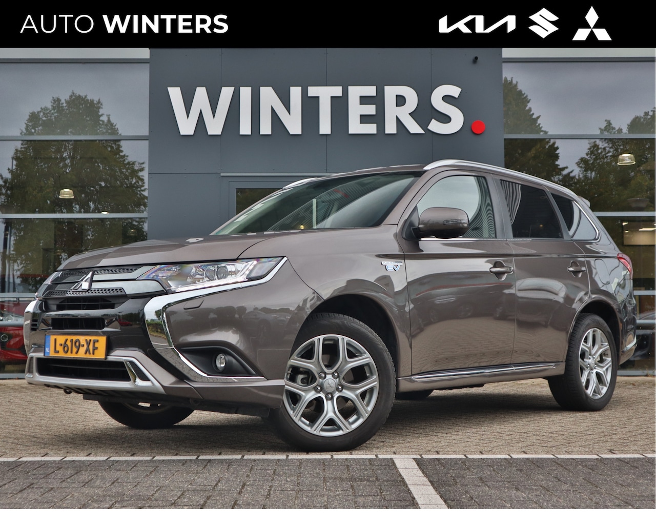 Mitsubishi Outlander - 2.4 PHEV Pure | Camera | Climate Control | Cruise Control | Afneembare Trekhaak | Tot 8 ja - AutoWereld.nl