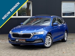 Skoda Octavia Combi - 1.0 eTSI Bns Ed Autom/Panoramadak/Trekhaak/Elek achterkl/Apple C
