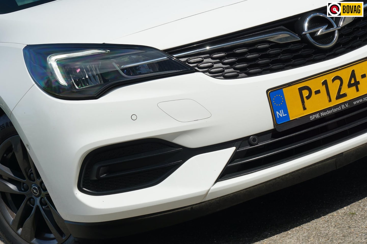 Opel Astra Sports Tourer - 1.2 Design & Tech - Summit White - Aktie-> 4x Astra v.a. €8.725,- - AutoWereld.nl