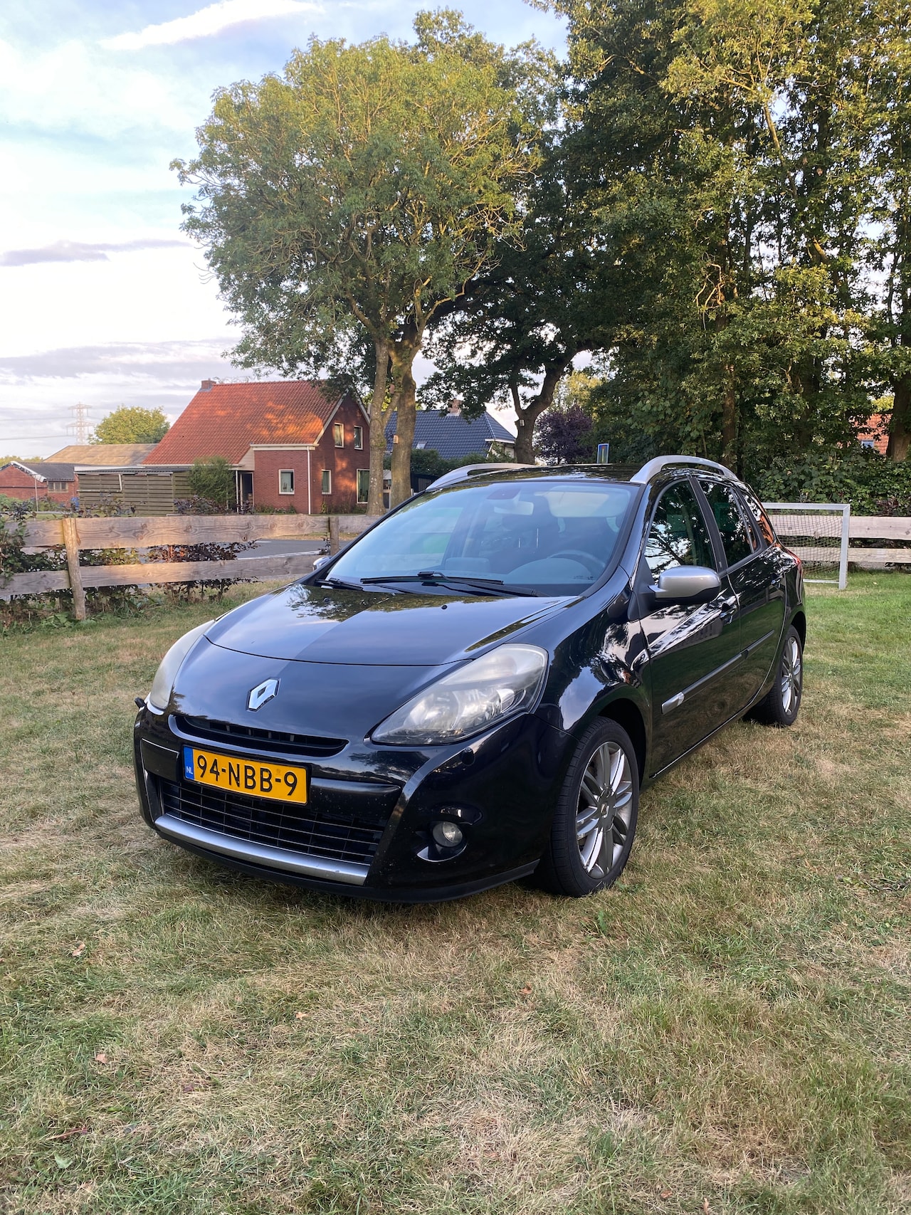 Renault Clio Estate - 1.2 TCE 20th Anniversary (met wat werk) - AutoWereld.nl